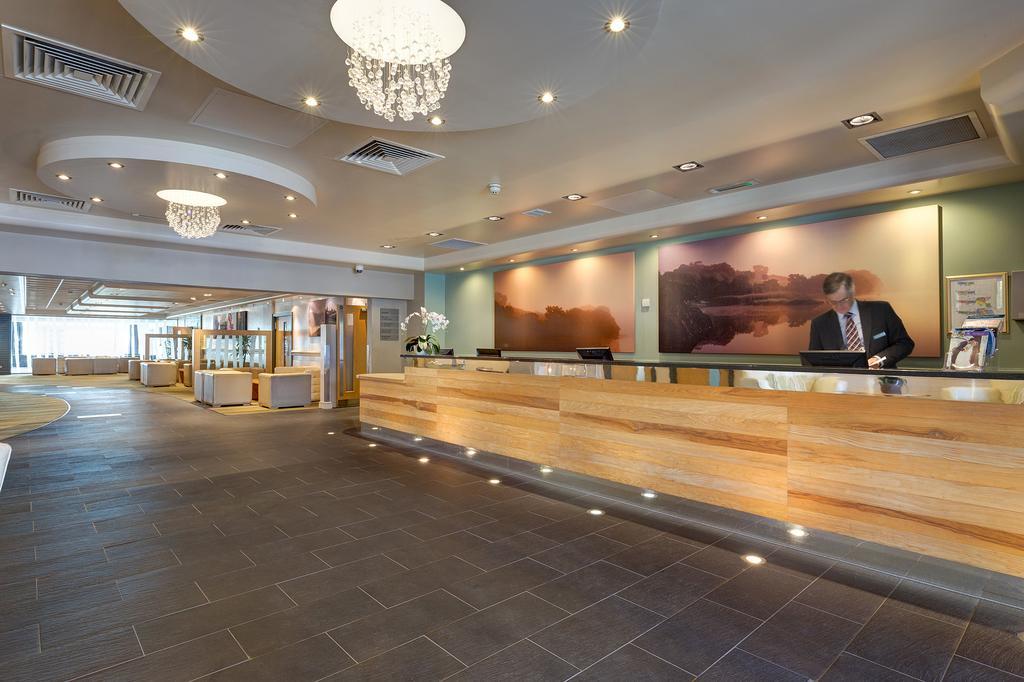 St Mellion Estate Hotel Buitenkant foto